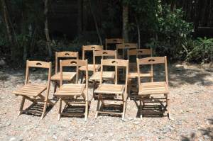 chaises pliables bois de teck restaurees d'origine indonesienne annees 40